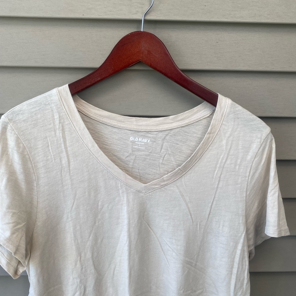 Old Navy Off-White Short Sleeve Relaxed Tee - Picture 4 of 7